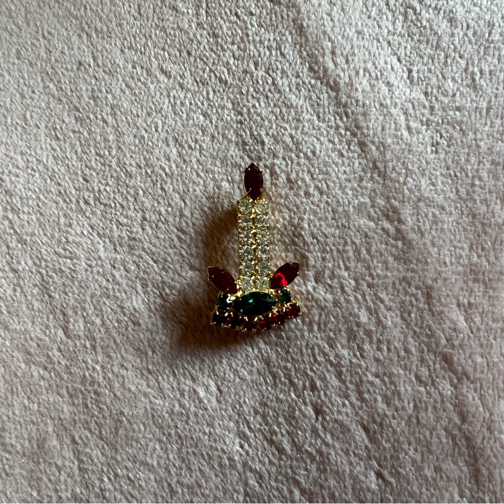 Vintage brooch 🌸